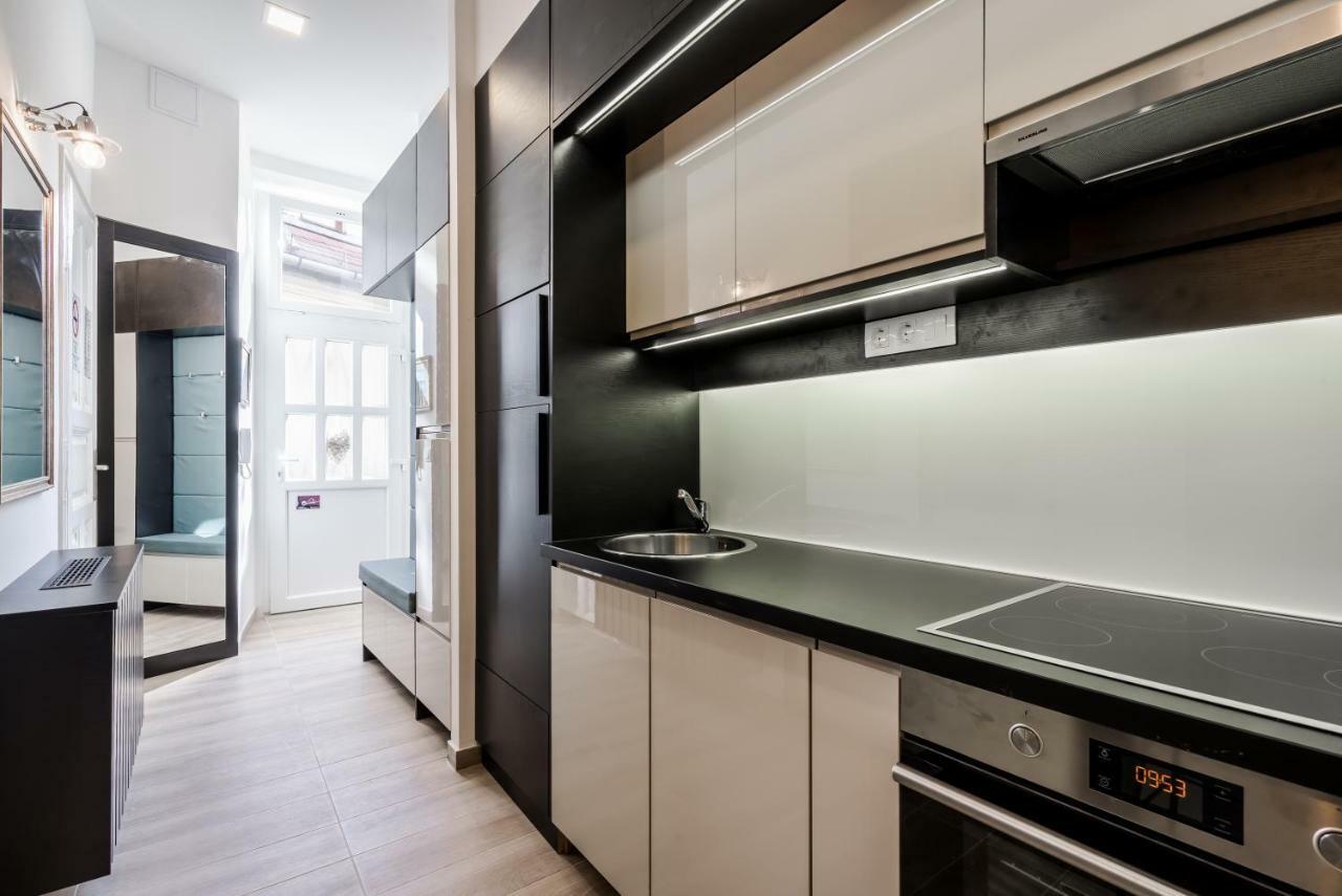 Bpr Thrill Design Home With A/C Budapest Bagian luar foto