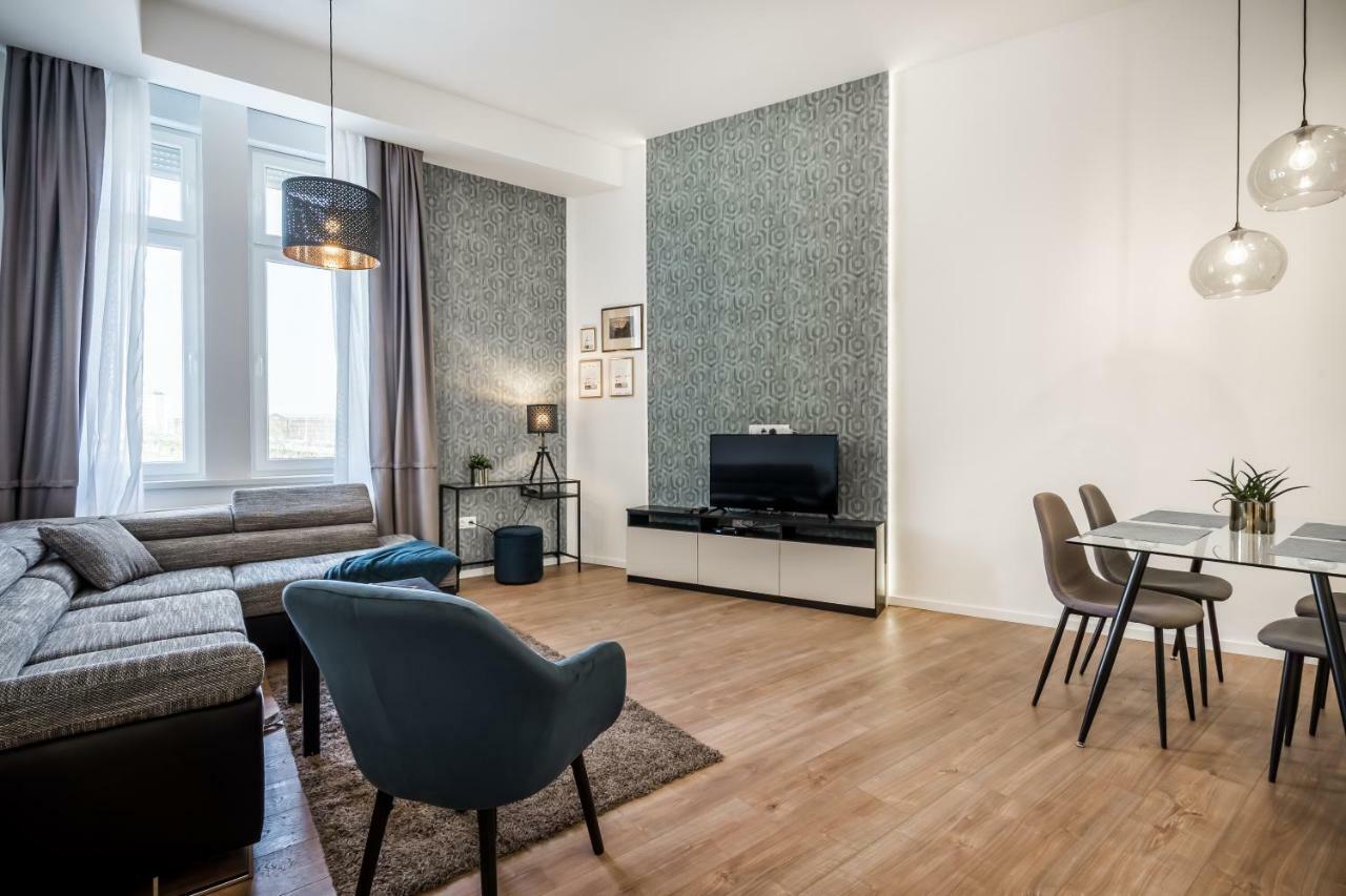Bpr Thrill Design Home With A/C Budapest Bagian luar foto