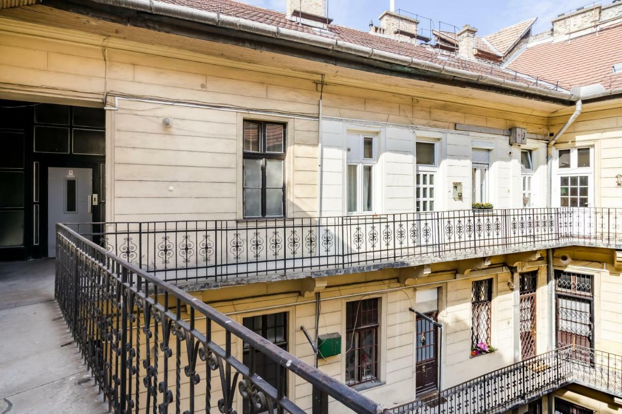 Bpr Thrill Design Home With A/C Budapest Bagian luar foto