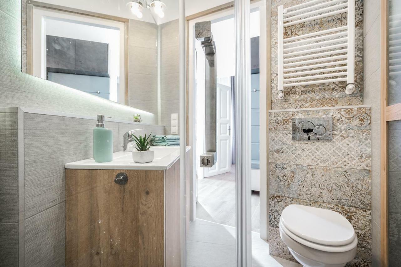 Bpr Thrill Design Home With A/C Budapest Bagian luar foto